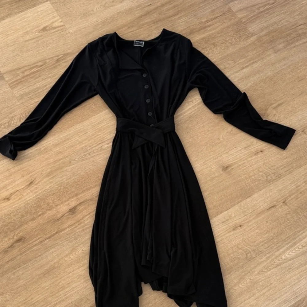 Sympli Dress - Picture 1 of 3